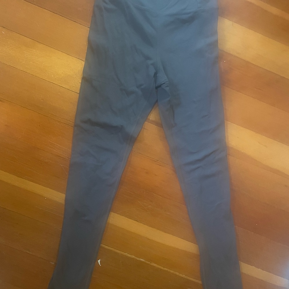 Girlfriend collective size M charcoal gray lightweight float leggings